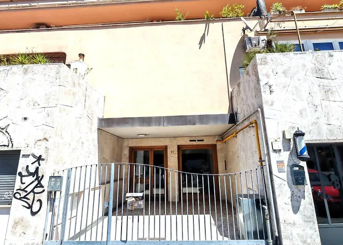 Piramide Charming Flat E Terrace Apartament *